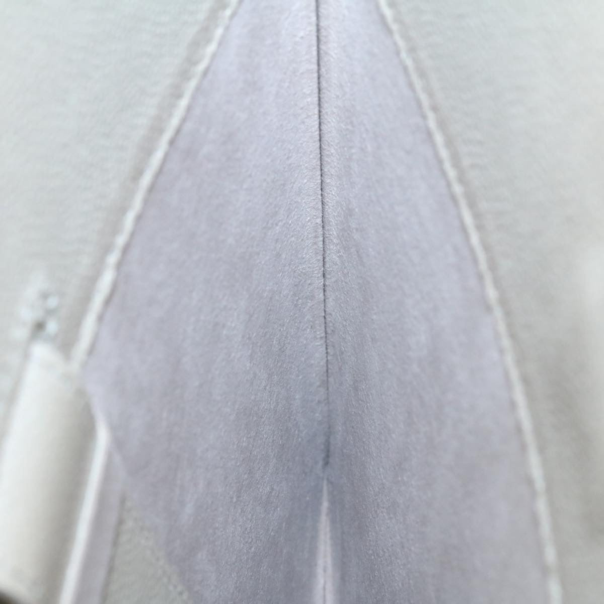 CHANEL Caviar Skin iPad Case Shoulder Bag Leather White CC Auth ar5664A