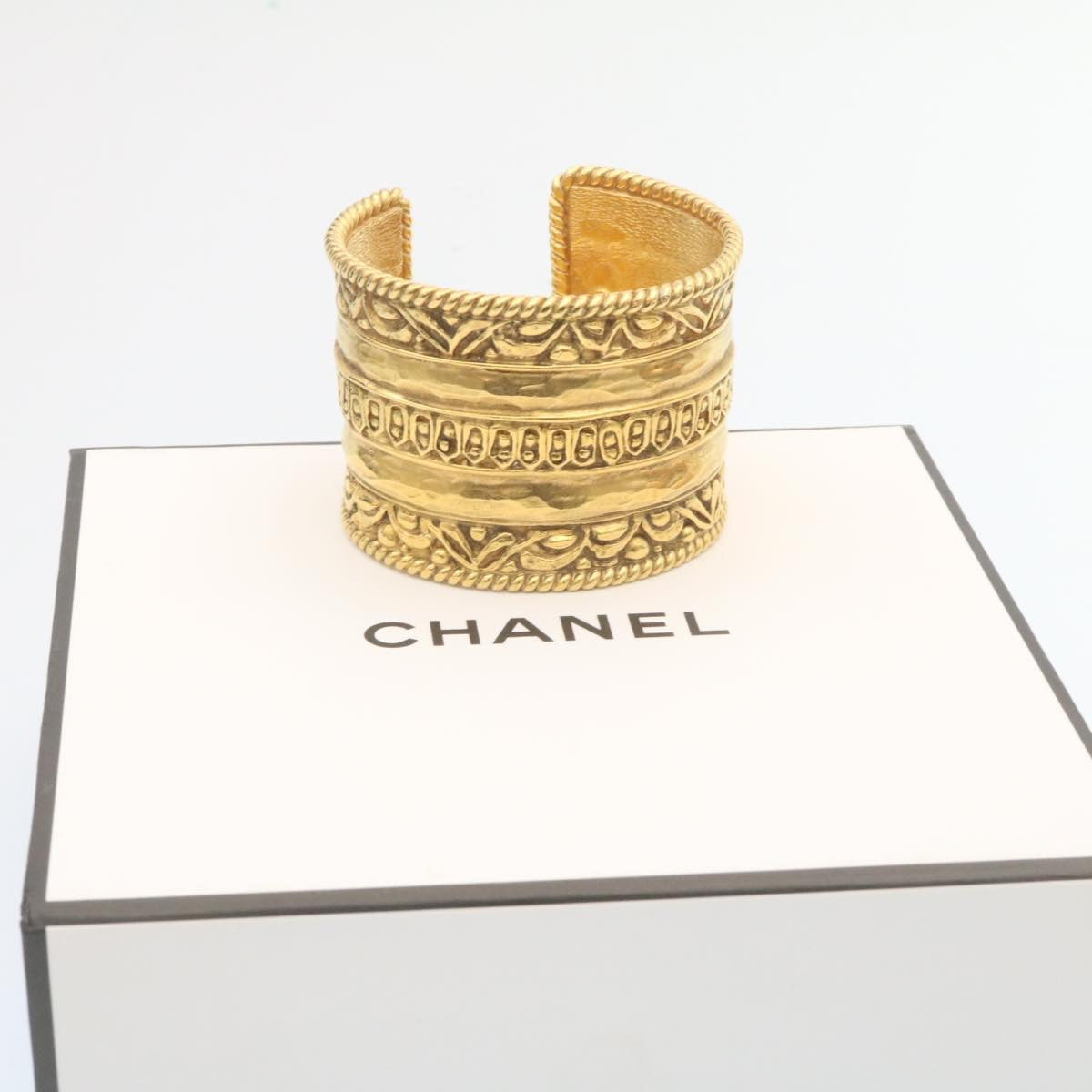 CHANEL Bracelet Gold CC Auth ar5932