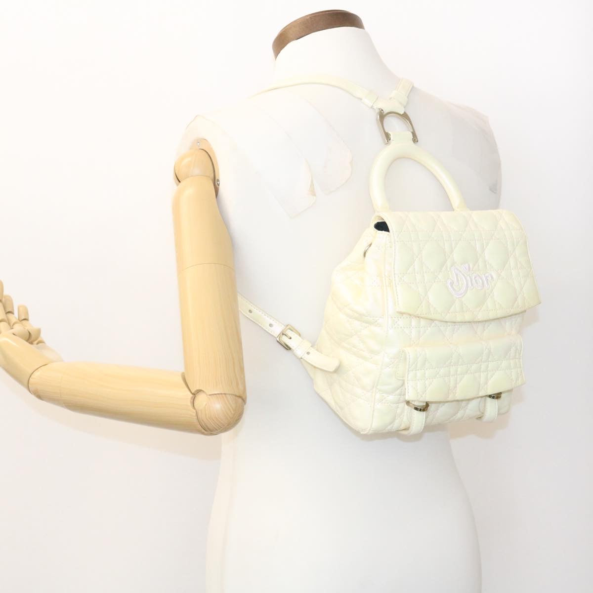 Christian Dior Lady Dior Backpack White Auth ar6207