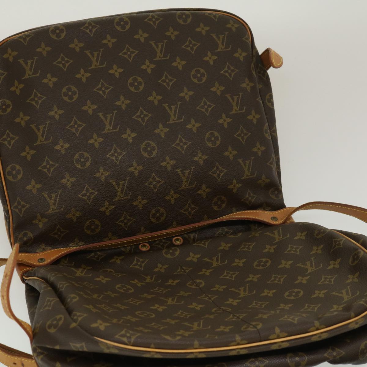 LOUIS VUITTON Monogram Saumur 35 Shoulder Bag M42254 LV Auth ar7047