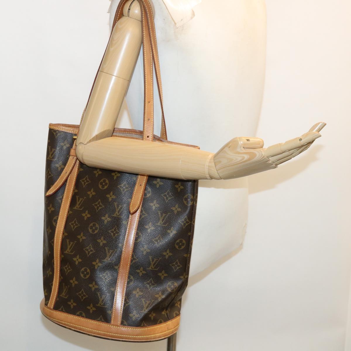 LOUIS VUITTON Monogram Bucket GM Shoulder Bag M42236 LV Auth ar7785B