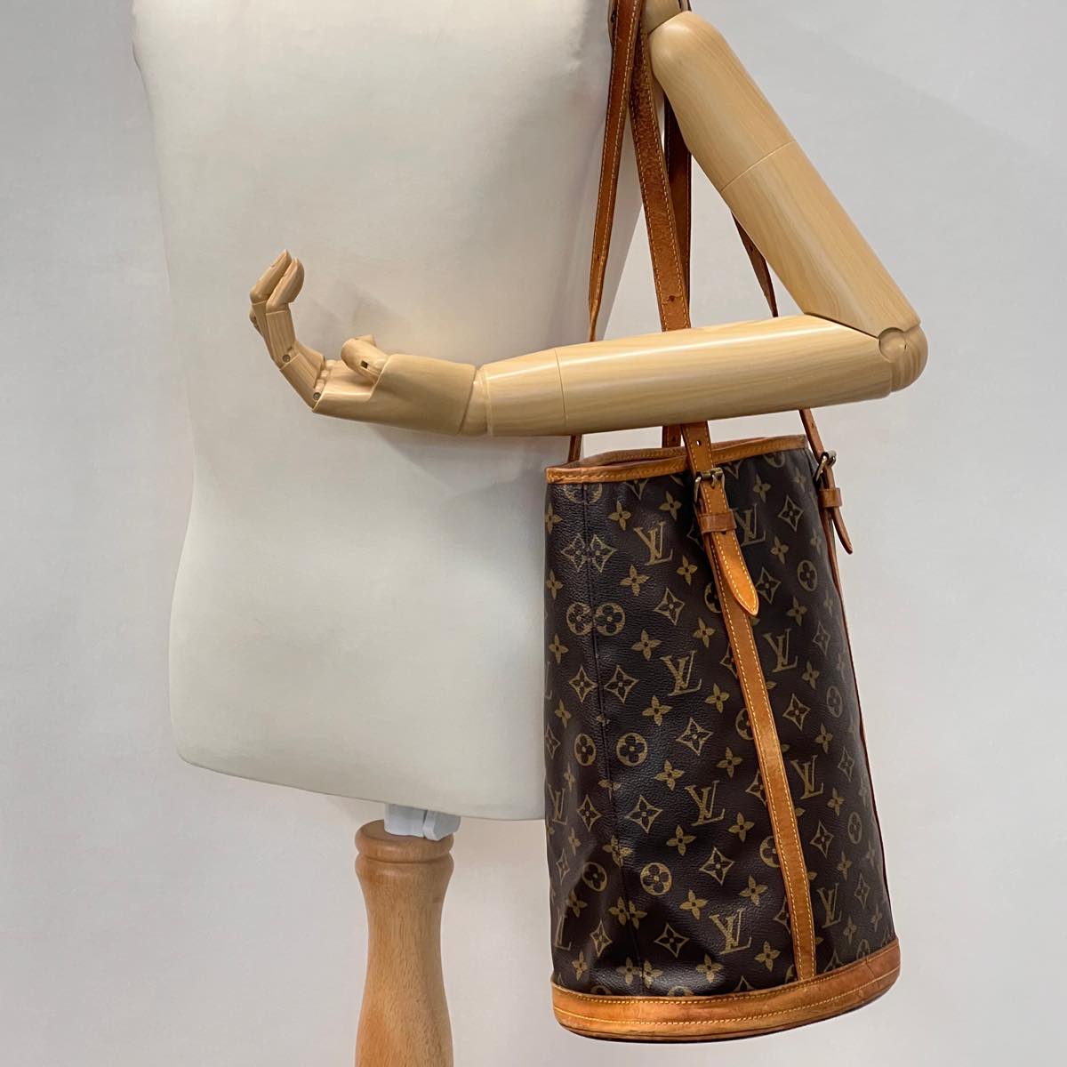 LOUIS VUITTON Monogram Bucket GM Shoulder Bag M42236 LV Auth ar7810