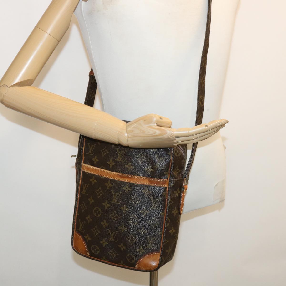 LOUIS VUITTON Monogram DanubeMM Shoulder Bag M45264 LV Auth ar7871B