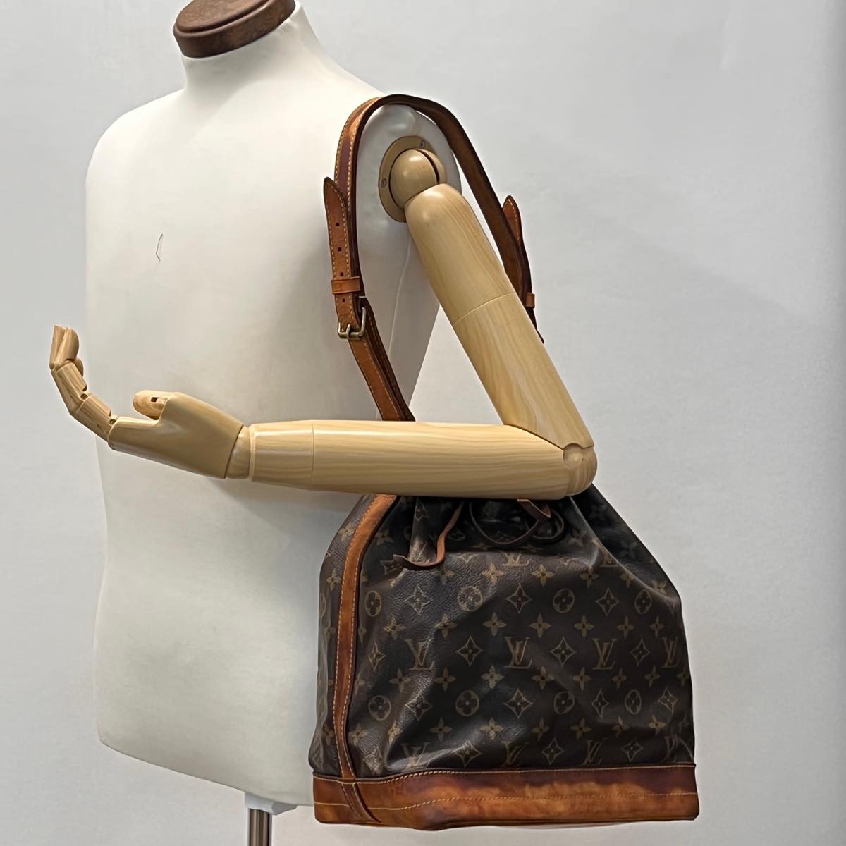 LOUIS VUITTON Monogram Noe Shoulder Bag M42224 LV Auth ar7882B