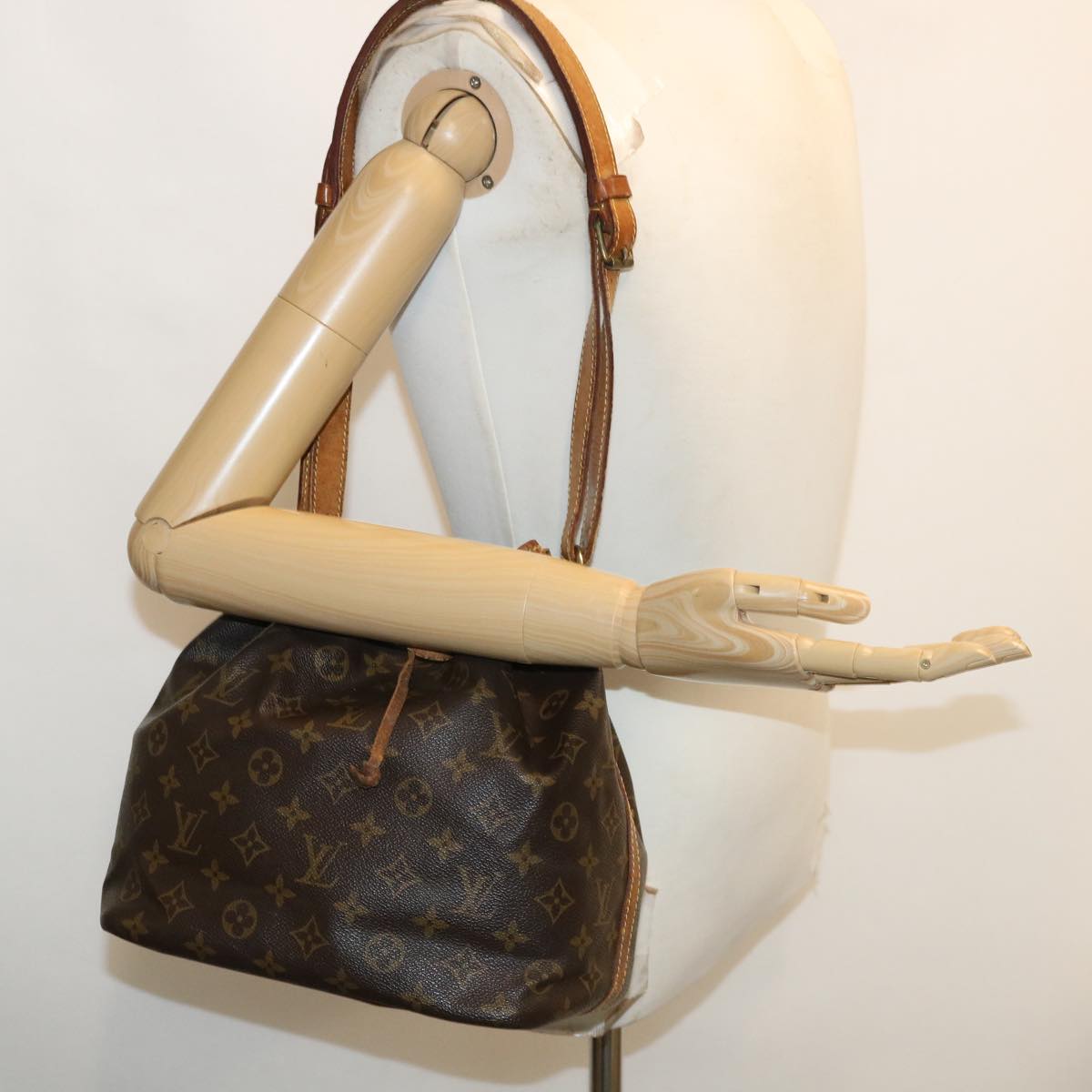 LOUIS VUITTON Monogram Petit Noe Shoulder Bag M42226 LV Auth ar8246