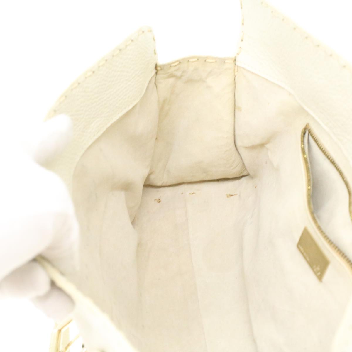FENDI Celeria Shoulder Bag Leather White Auth ar8736