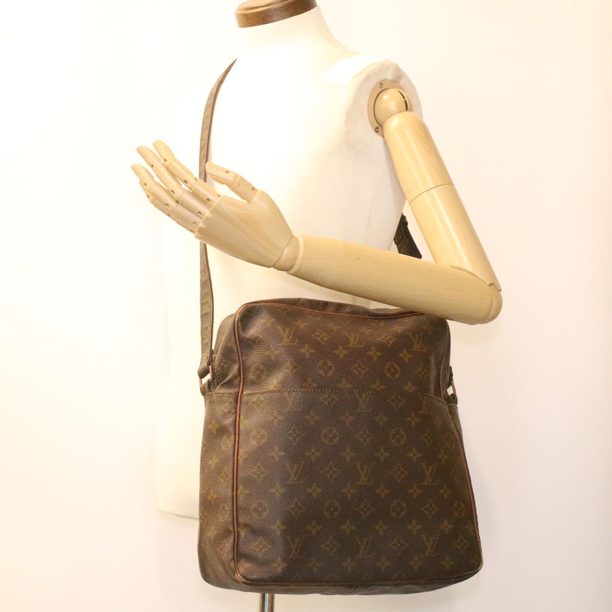 LOUIS VUITTON Monogram Marceau Shoulder Bag M40264 LV Auth ar8774