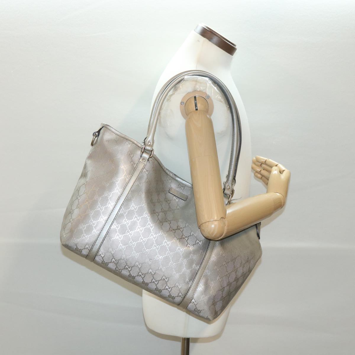 GUCCI GG Canvas Shoulder Bag Silver 197953 Auth ar9096