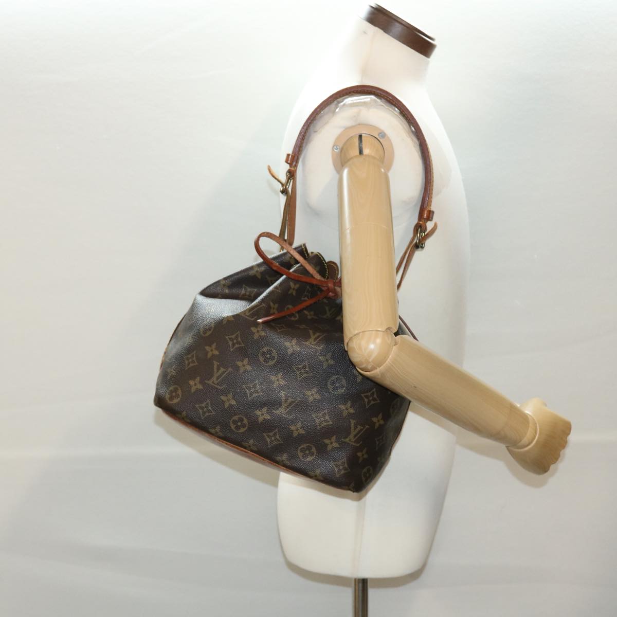 LOUIS VUITTON Monogram Petit Noe Shoulder Bag M42226 LV Auth ar9234