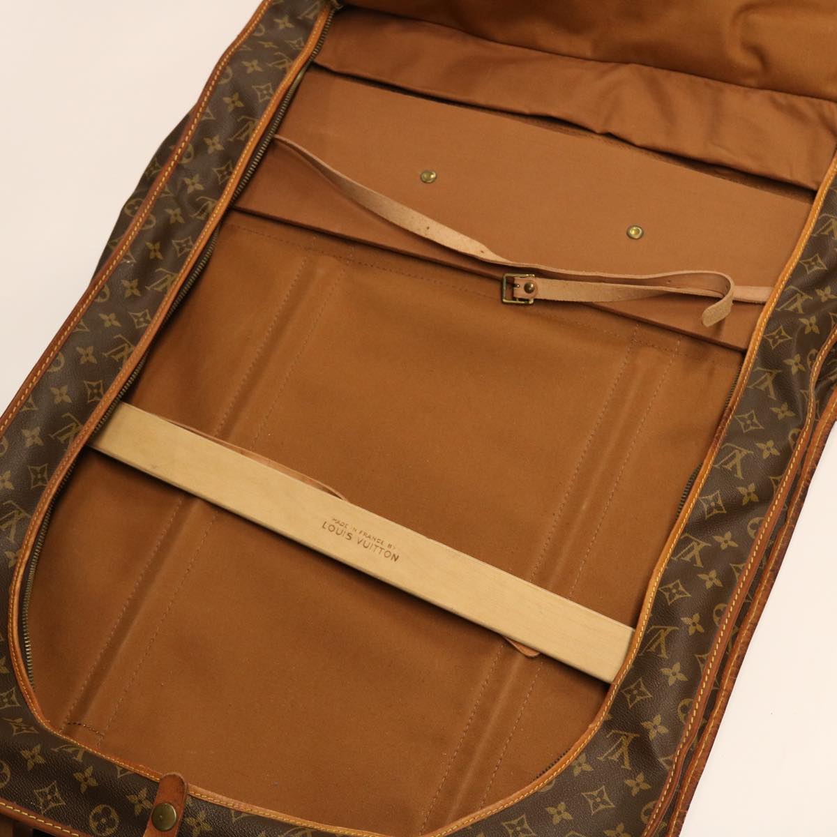 LOUIS VUITTON Monogram Suter Garment Cover M23522 LV Auth ar9517