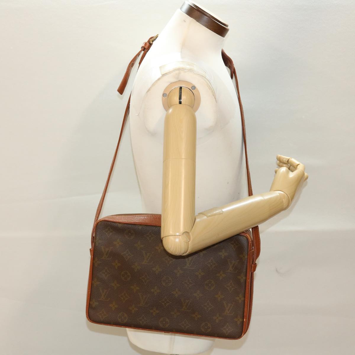 LOUIS VUITTON Monogram Sac Bandouliere Shoulder Bag M51364 LV Auth ar9622