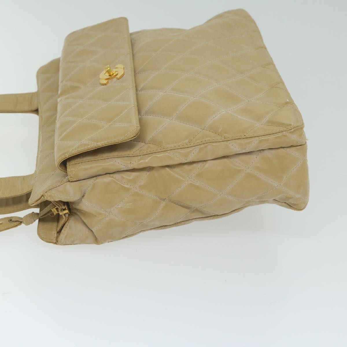CHANEL Shoulder Bag Patent leather Beige CC Auth bs10487