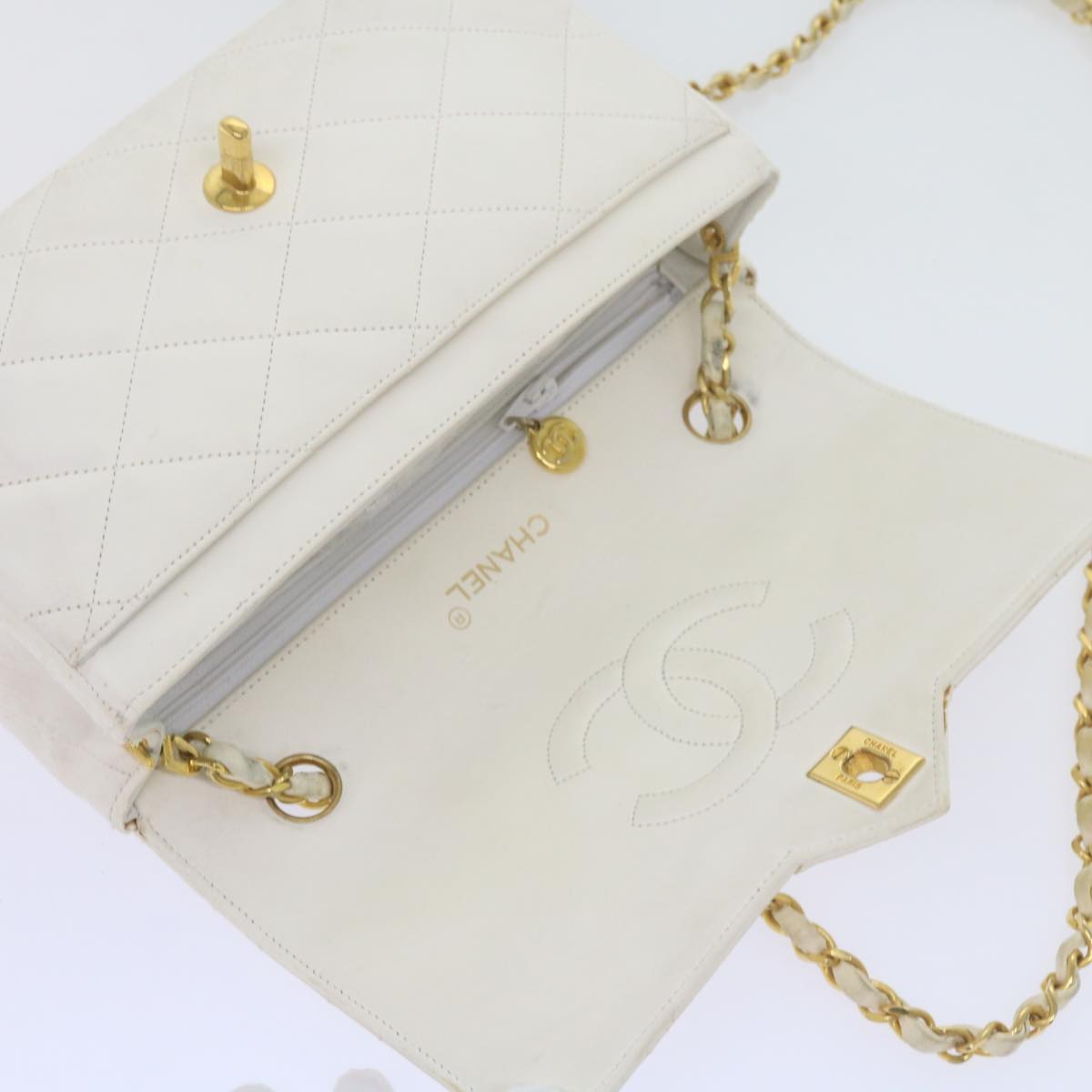 CHANEL Matelasse Chain Shoulder Bag Lamb Skin White CC Auth bs10562