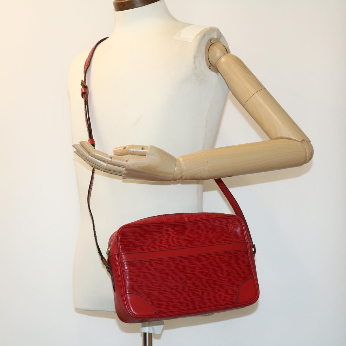 LOUIS VUITTON Epi Trocadero 27 Shoulder Bag Red M52317 LV Auth bs1632