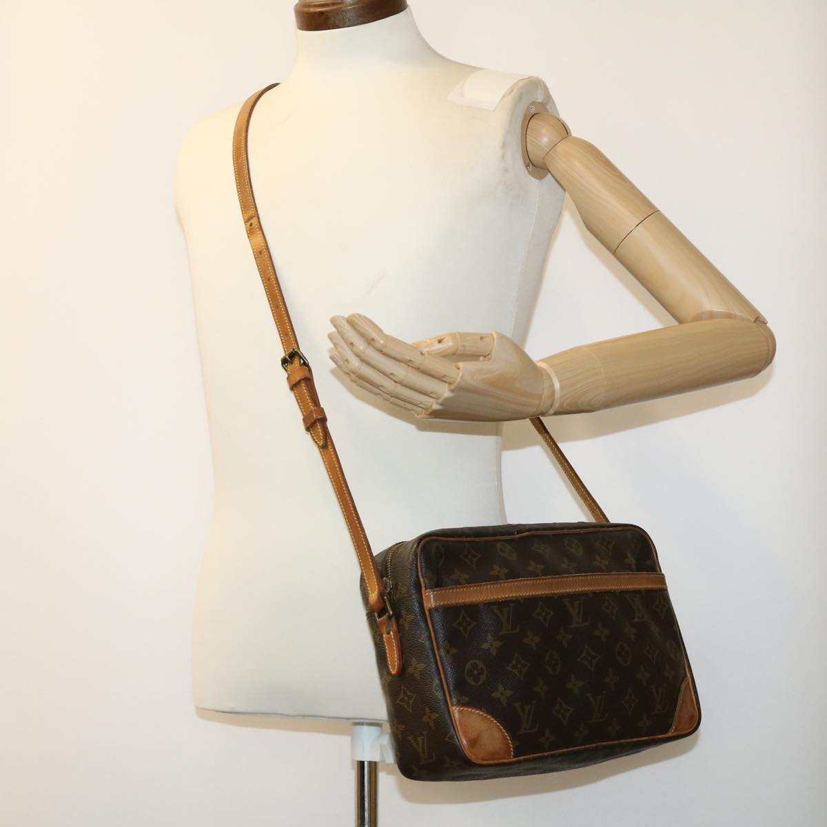 LOUIS VUITTON Monogram Trocadero 27 Shoulder Bag M51274 LV Auth bs1668