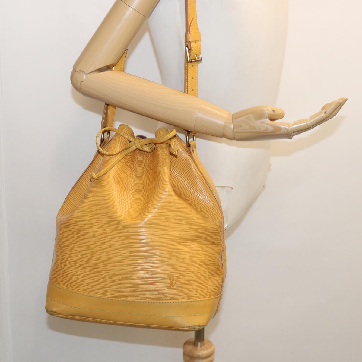 LOUIS VUITTON Epi Petit Noe Shoulder Bag Yellow M44109 LV Auth bs2042