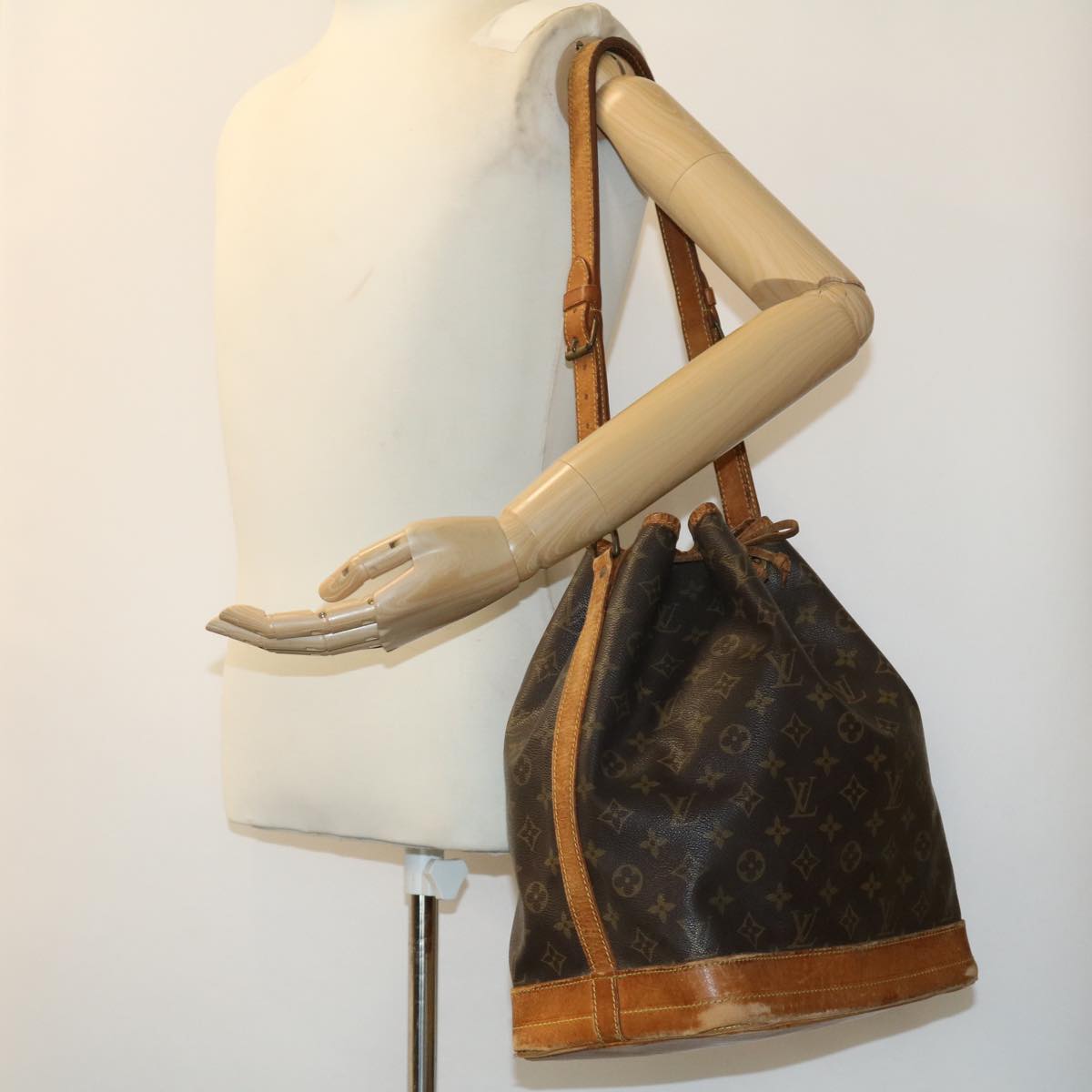 LOUIS VUITTON Monogram Noe Shoulder Bag M42224 LV Auth bs2064