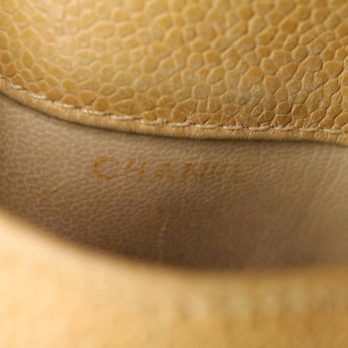 CHANEL Turn Lock Chain pochette Shoulder Bag Caviar Skin Beige CC Auth bs3784