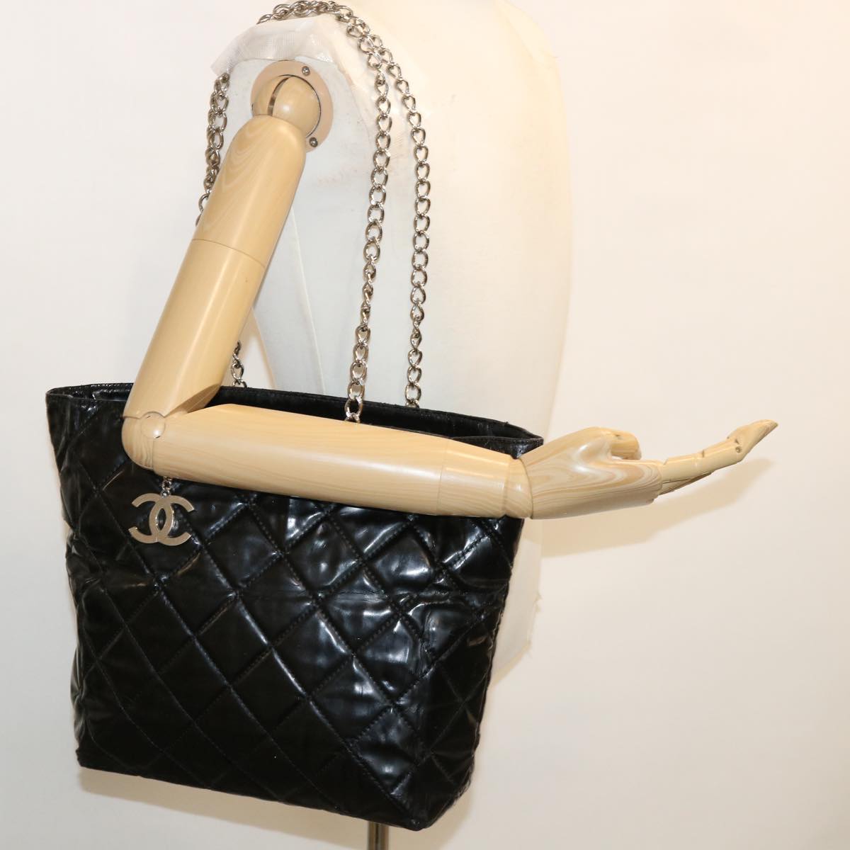 CHANEL Chain Shoulder Bag Patent Leather Black CC Auth bs3886