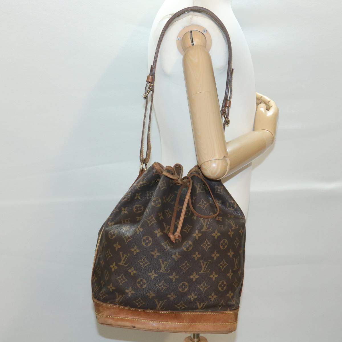 LOUIS VUITTON Monogram Noe Shoulder Bag M42224 LV Auth bs4191