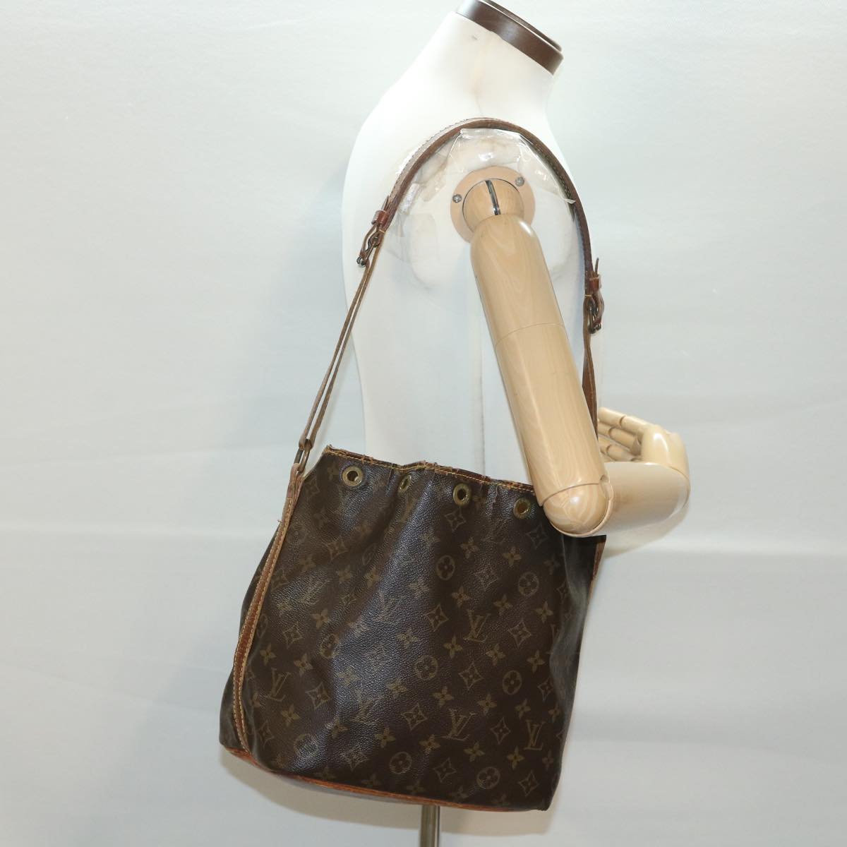 LOUIS VUITTON Monogram Petit Noe Shoulder Bag M42226 LV Auth bs4574