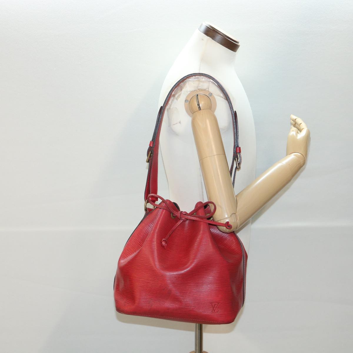 LOUIS VUITTON Epi Petit Noe Shoulder Bag Red M44107 LV Auth bs4678