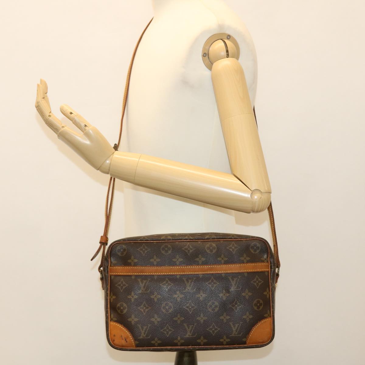 LOUIS VUITTON Monogram Trocadero 30 Shoulder Bag M51272 LV Auth bs4774