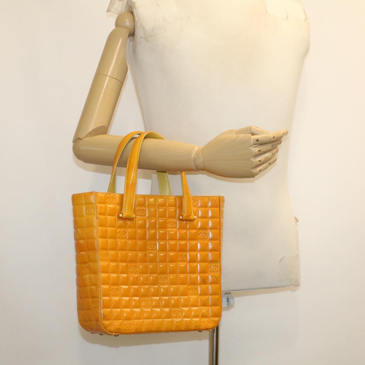 CHANEL Hand Bag Patent leather Yellow CC Auth bs5046