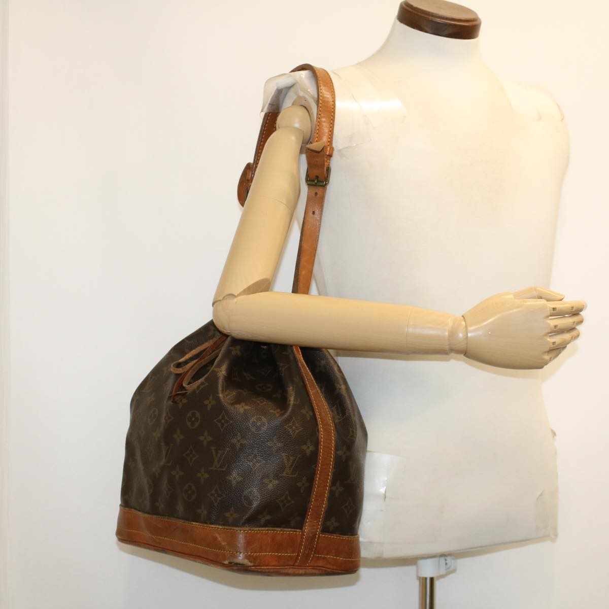 LOUIS VUITTON Monogram Noe Shoulder Bag M42224 LV Auth bs5051