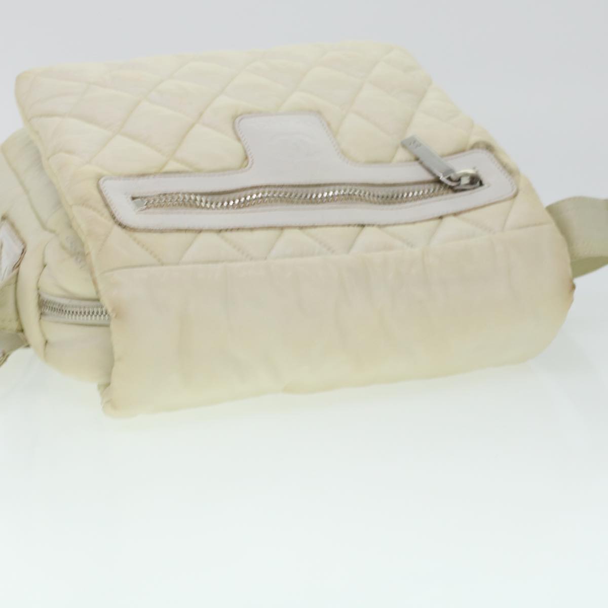 CHANEL Matelasse Shoulder Bag Patent leather White CC Auth bs5109