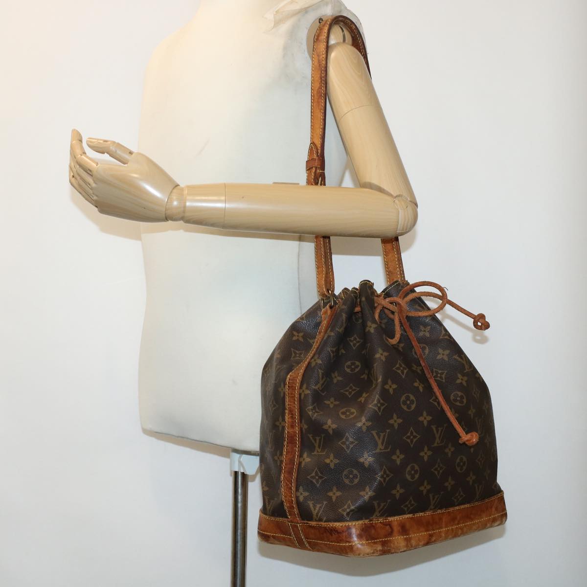 LOUIS VUITTON Monogram Noe Shoulder Bag M42224 LV Auth bs6041