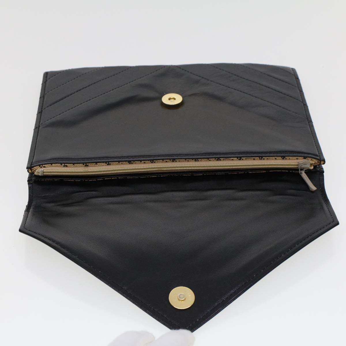 SAINT LAURENT V Stitch Clutch Bag Leather Black Auth bs6296