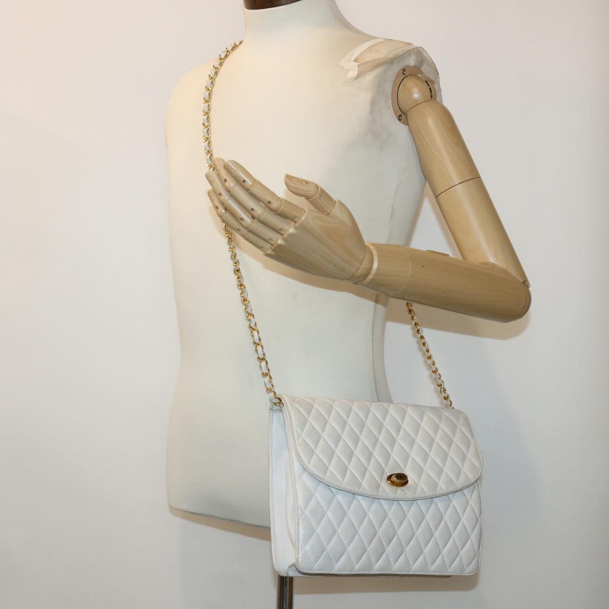 BALLY Chain Shoulder Bag Leather White Auth bs6558