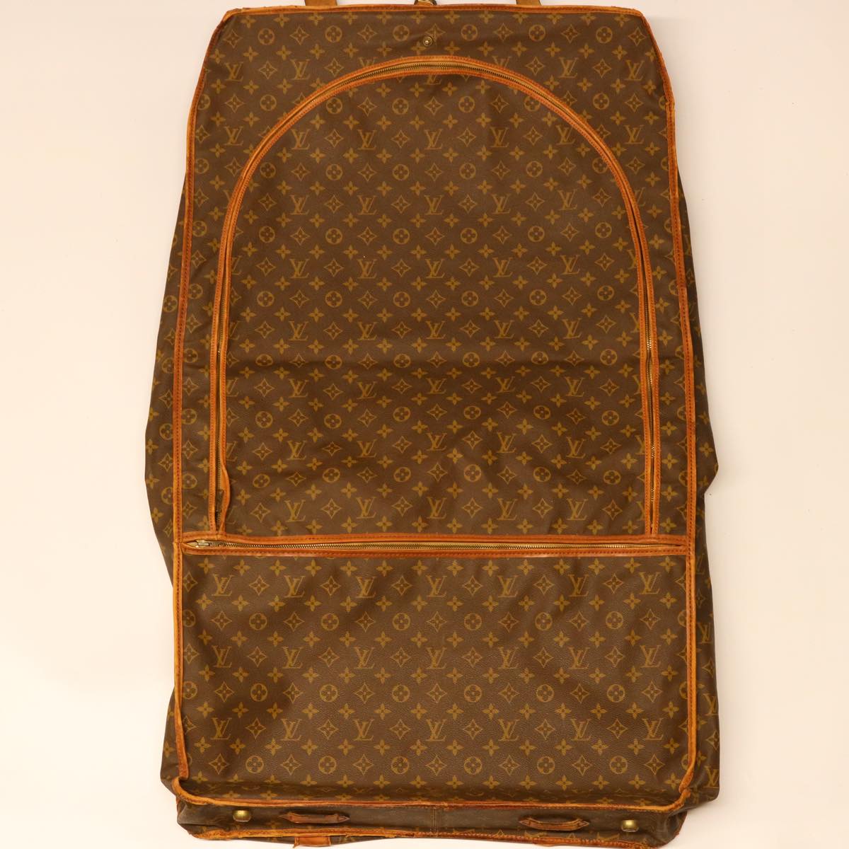 LOUIS VUITTON Monogram Suter Garment Cover M23522 LV Auth bs6569