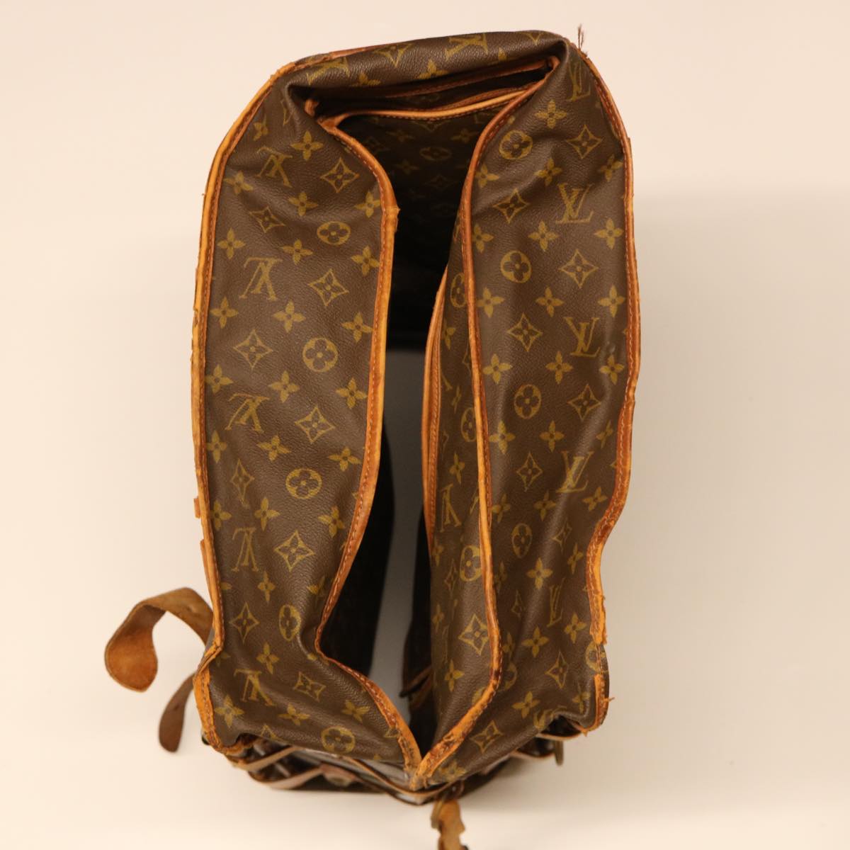 LOUIS VUITTON Monogram Suter Garment Cover M23522 LV Auth bs6569