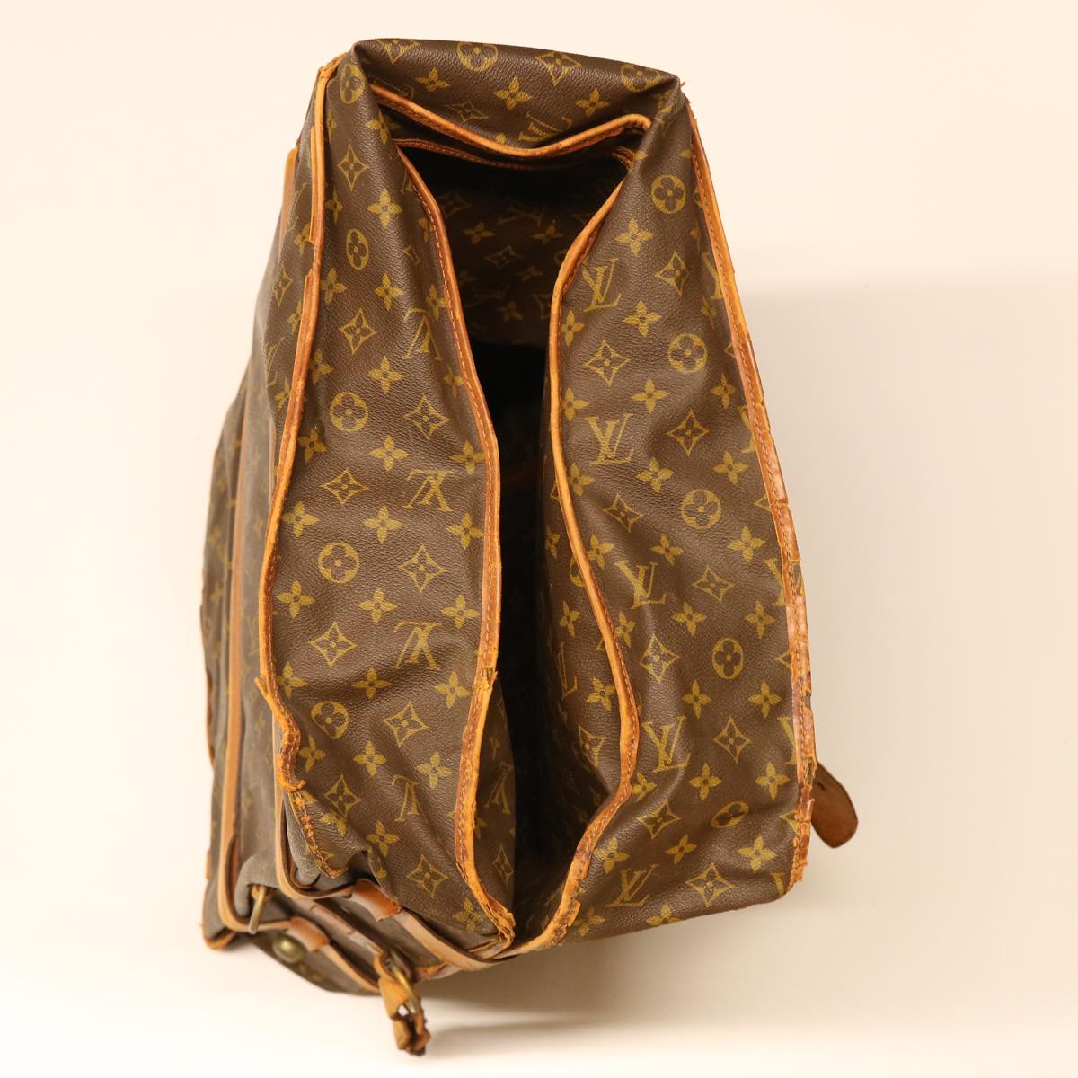 LOUIS VUITTON Monogram Suter Garment Cover M23522 LV Auth bs6569