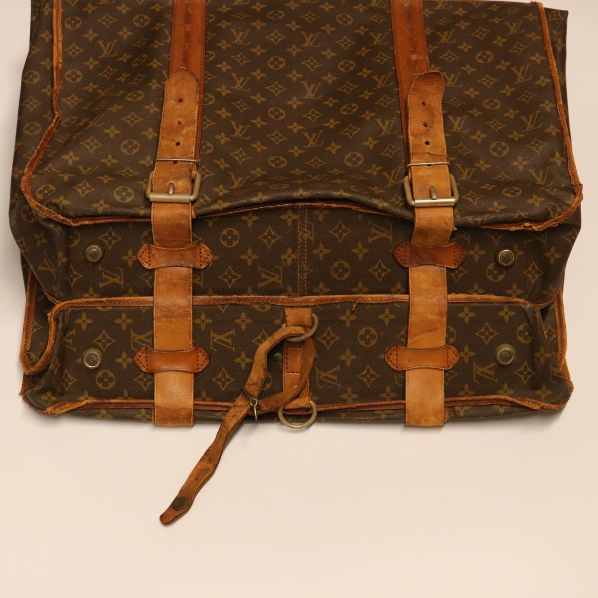 LOUIS VUITTON Monogram Suter Garment Cover M23522 LV Auth bs6569