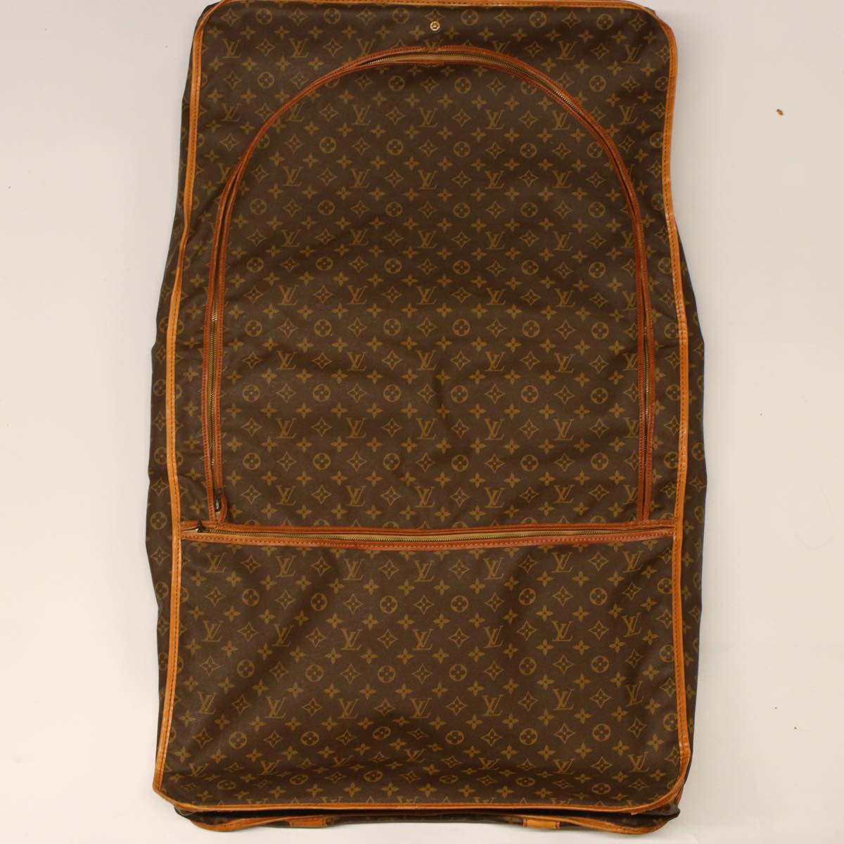 LOUIS VUITTON Monogram Suter Garment Cover M23522 LV Auth bs6833