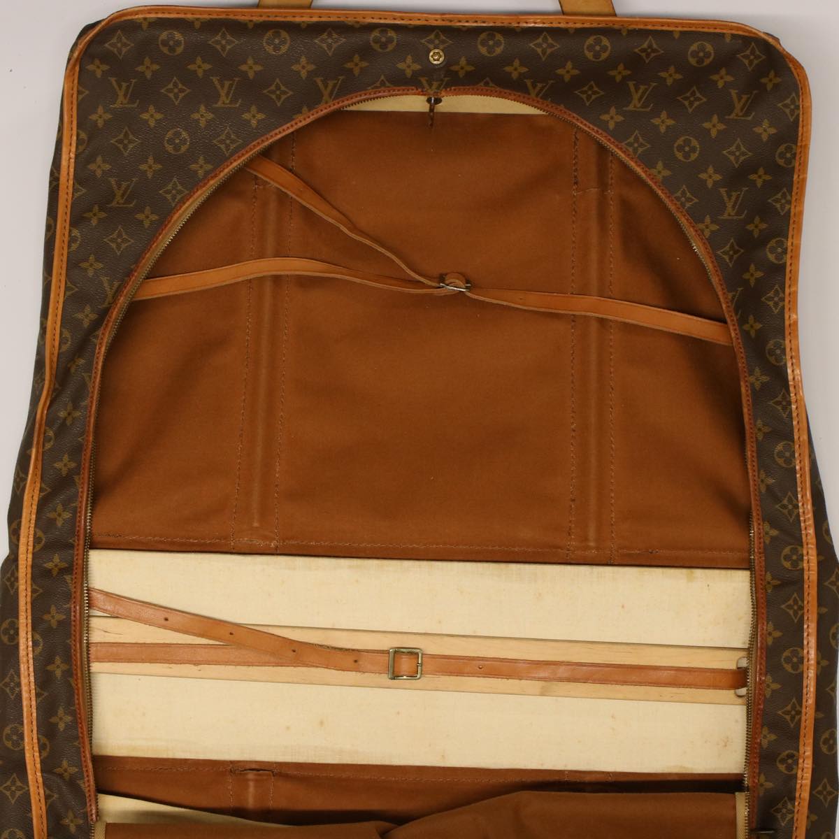 LOUIS VUITTON Monogram Suter Garment Cover M23522 LV Auth bs6833