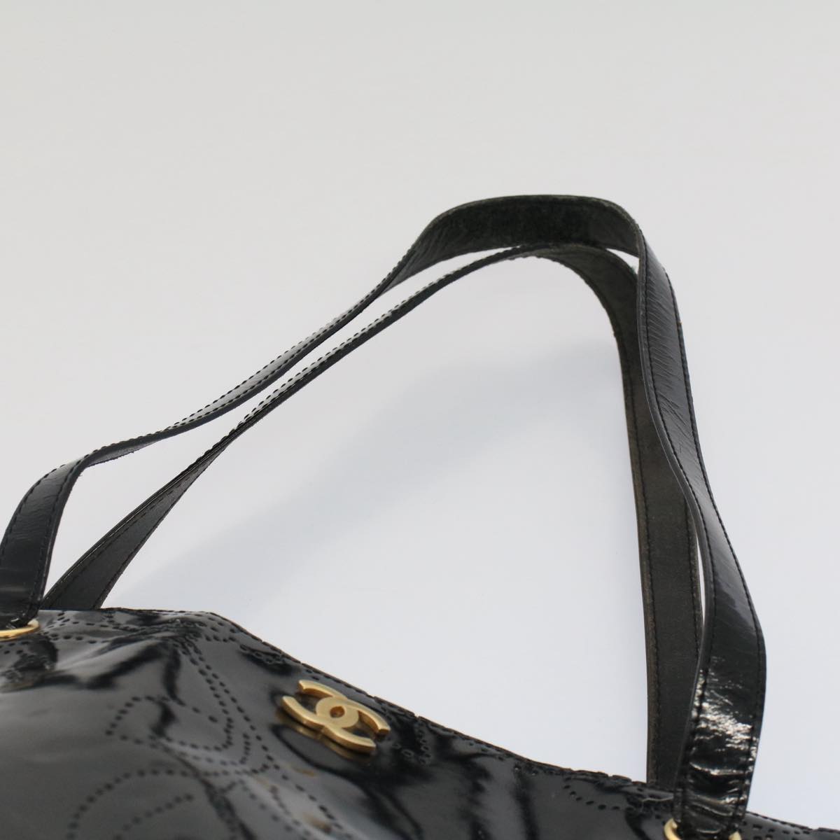 CHANEL Shoulder Bag Patent leather Black CC Auth bs7644