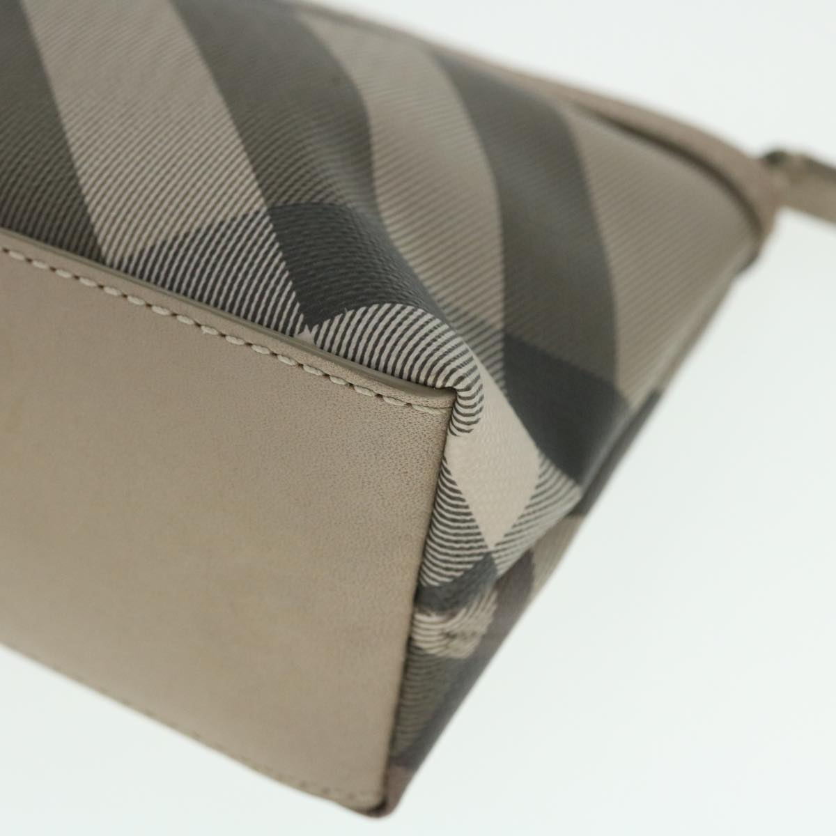 BURBERRY Nova Check Pouch PVC Leather Beige Auth bs7701