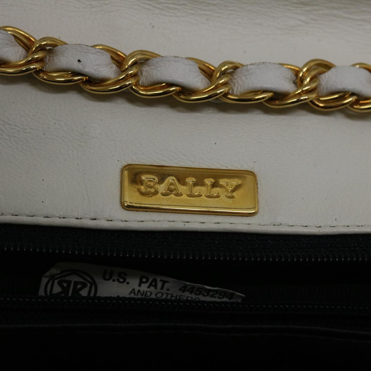 BALLY Quilted Chain Shoulder Bag Leather White Auth bs7943