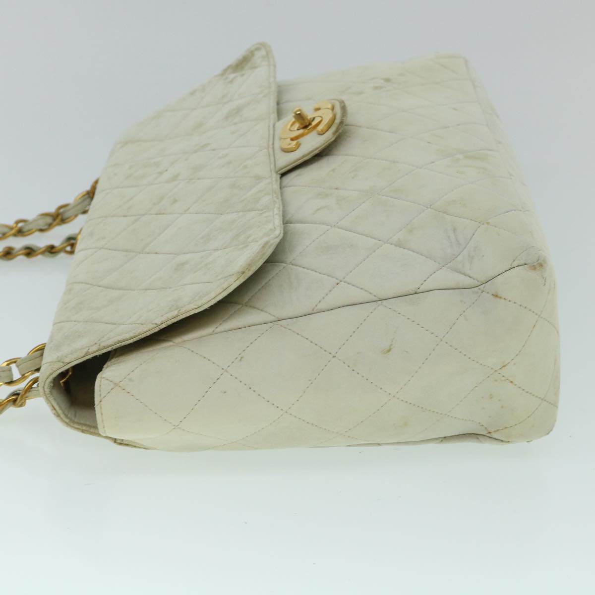 CHANEL Matelasse Chain Shoulder Bag Leather White CC Auth bs8333