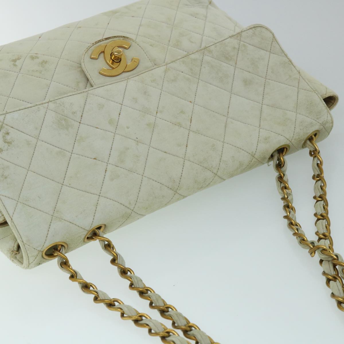 CHANEL Matelasse Chain Shoulder Bag Leather White CC Auth bs8333