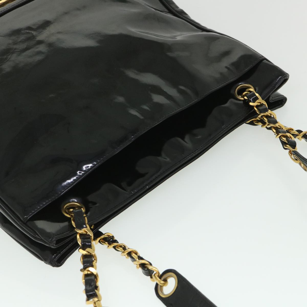 CHANEL Chain Shoulder Bag Patent leather Black CC Auth bs8549