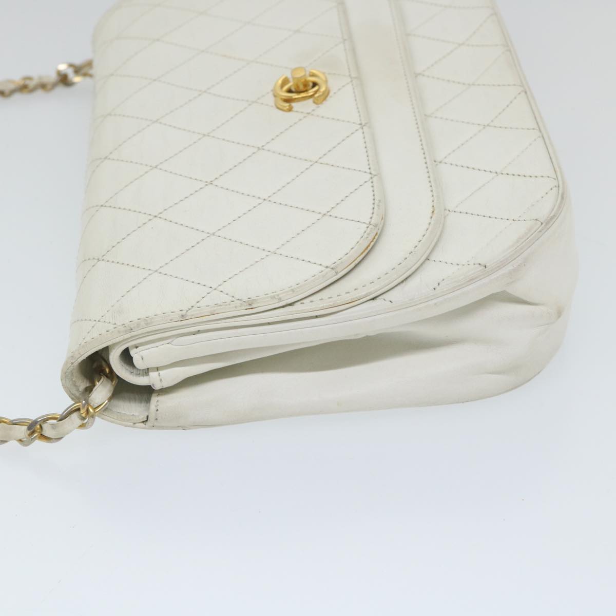 CHANEL Matelasse Chain Shoulder Bag Lamb Skin White CC Auth bs9328