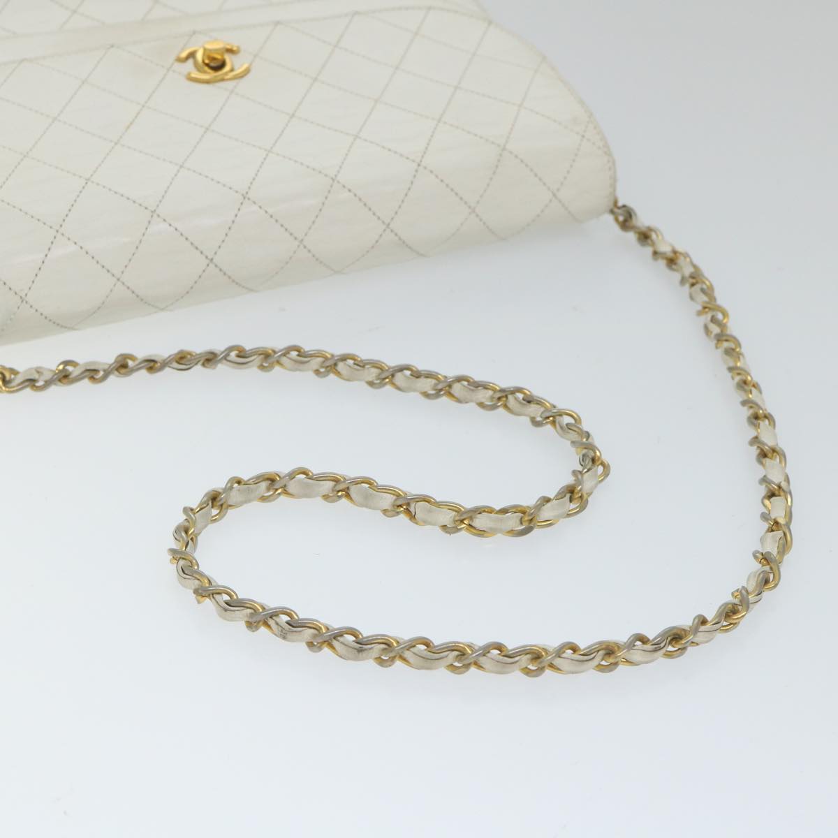 CHANEL Matelasse Chain Shoulder Bag Lamb Skin White CC Auth bs9328