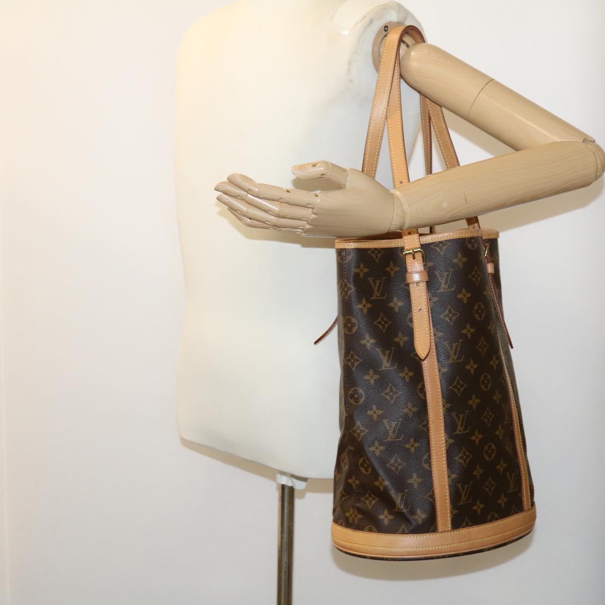 LOUIS VUITTON Monogram Bucket GM Shoulder Bag M42236 LV Auth ch019