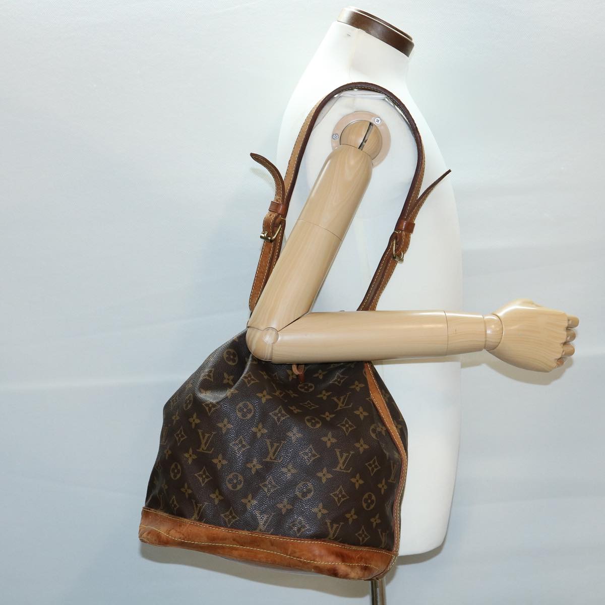 LOUIS VUITTON Monogram Noe Shoulder Bag M42224 LV Auth cl164