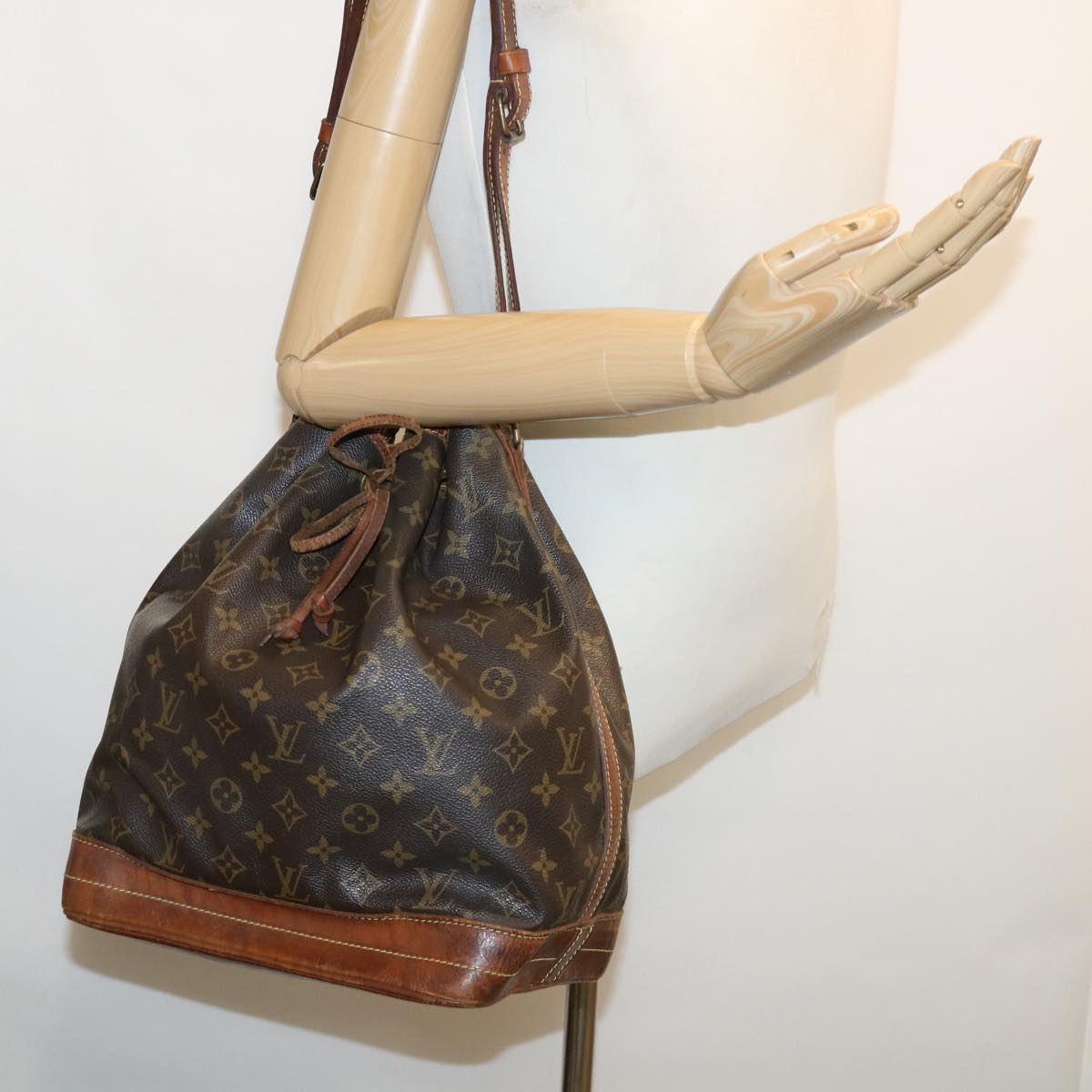 LOUIS VUITTON Monogram Noe Shoulder Bag M42224 LV Auth cl191